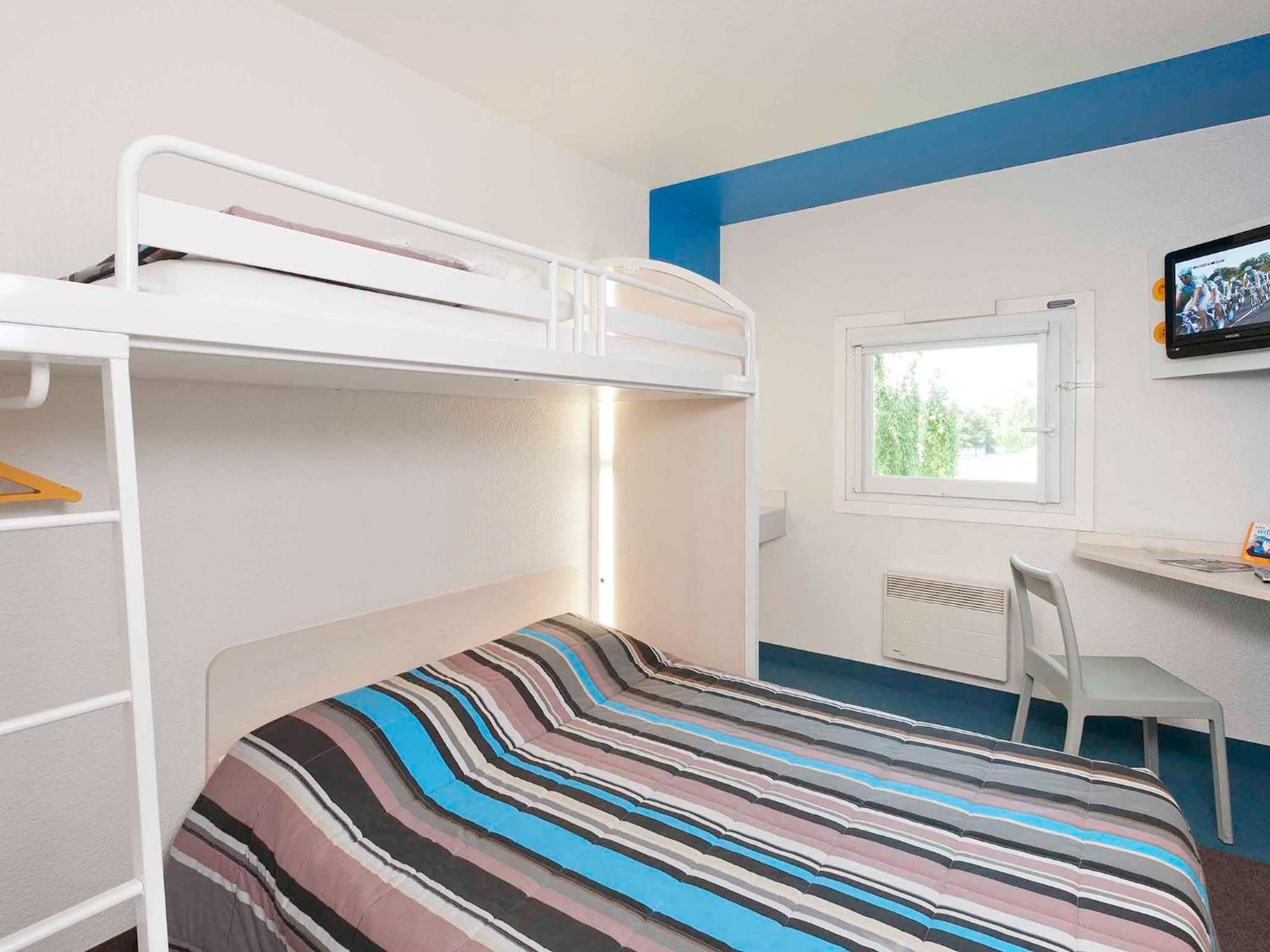 Krystal Hotel *
